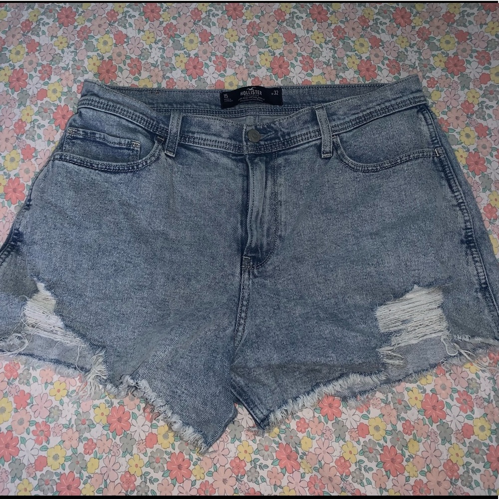 ✿ hollister acid wash high waisted jean shorts ✿